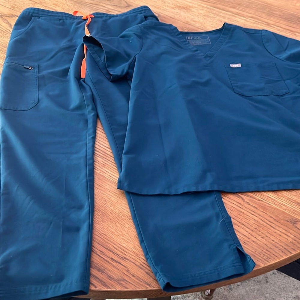 FIGS scrub set, size M/P, color Deep Reef